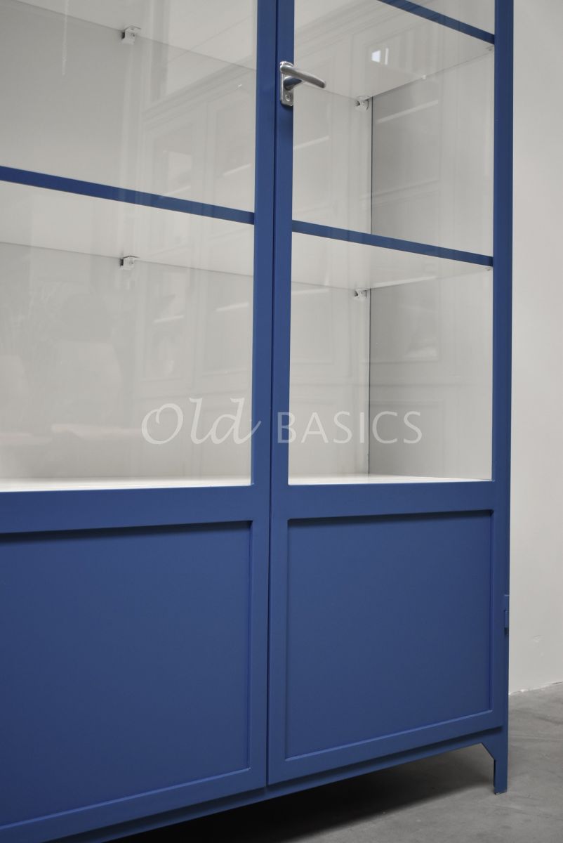 Detail van Apothekerskast Vitrine, 2 deuren, RAL5019, blauw, materiaal staal